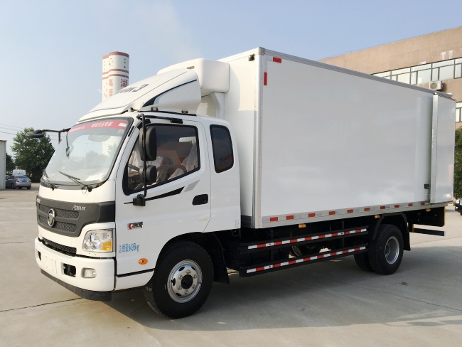 福田歐馬可一排半國(guó)五5.1米冷藏車(chē)