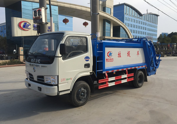 東風(fēng)4方藍(lán)牌地下室壓縮式垃圾車(chē)