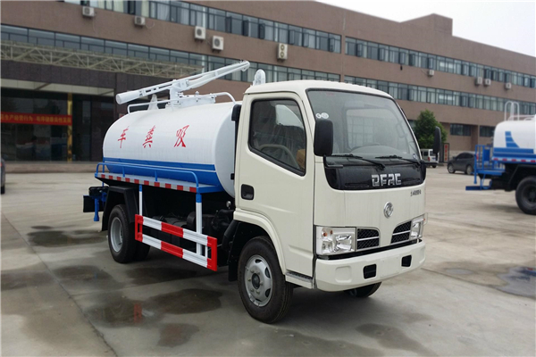 科學新農(nóng)村，普及推廣凱馬小型吸糞車，養(yǎng)豬養(yǎng)雞的樂了！