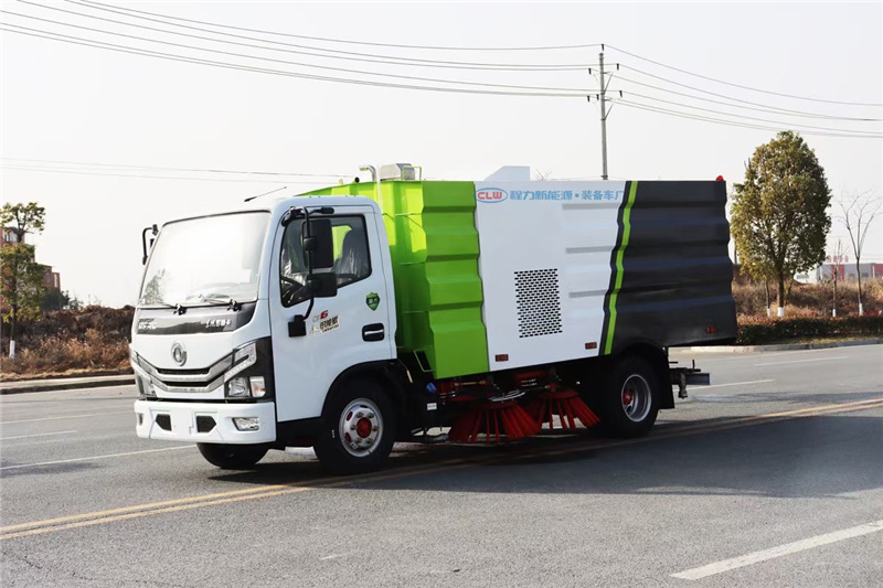 東風(fēng)小多利卡掃路車買一臺車一年就能回本，縮減人工成本、管理成本，您還在等什么呢