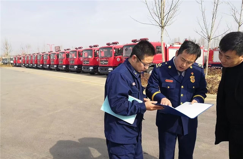 為提升滅火救援效率，使車輛在消防救援工作中成為強(qiáng)有力的“作戰(zhàn)工具”，亳州市應(yīng)急管理局采購60輛水罐消防車