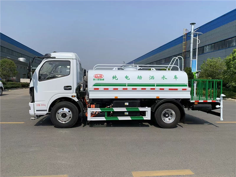 程力純電動灑水車助力城市環(huán)衛(wèi)，隨著藍天保衛(wèi)戰(zhàn)的推進，環(huán)保治理的深入，城市對于優(yōu)質灑水車的需求不斷擴大