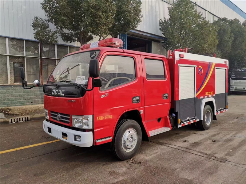 程力水罐消防車遠程消防帶PS20消防炮，射程45米滅火效率高，可疾速火場展開滅火戰(zhàn)役，撲救種種，是理想的消防配備