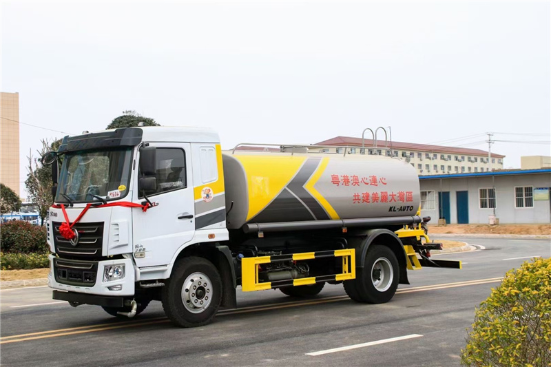粵港澳大灣區(qū)VIP大客戶的批量采購(gòu)訂單-KL5智能灑水車及壓縮垃圾車順利交付
