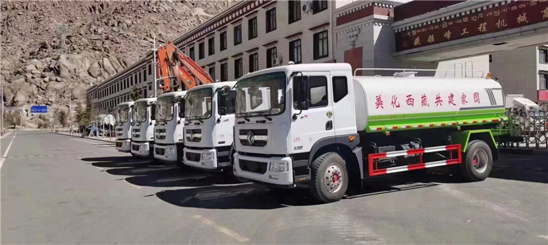 美化西藏共建家園，程力東風(fēng)多利卡15方灑水車已順利到達(dá)西藏