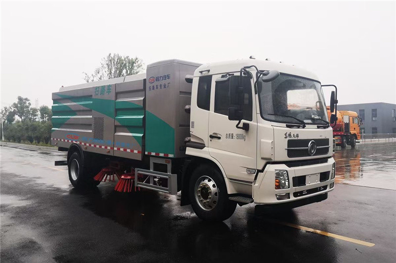 東風(fēng)途逸純電動(dòng)掃路車用車成本低，零污染環(huán)保的專業(yè)掃路車