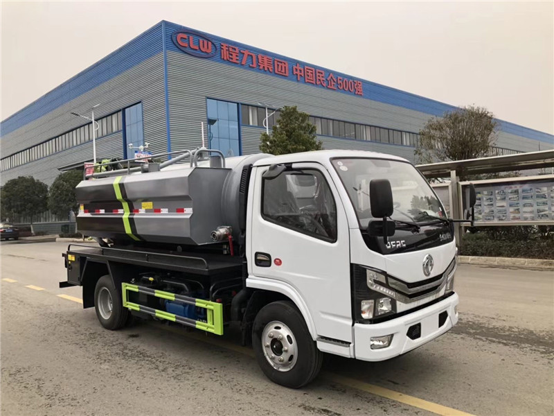 東風(fēng)小多利卡清洗吸污車掛藍(lán)牌外形美觀，操作簡(jiǎn)便，性能良好