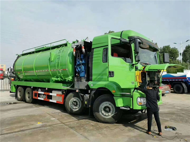 陜汽德龍前四后八國(guó)六清洗吸污車外觀個(gè)性時(shí)尚，內(nèi)在配置齊全