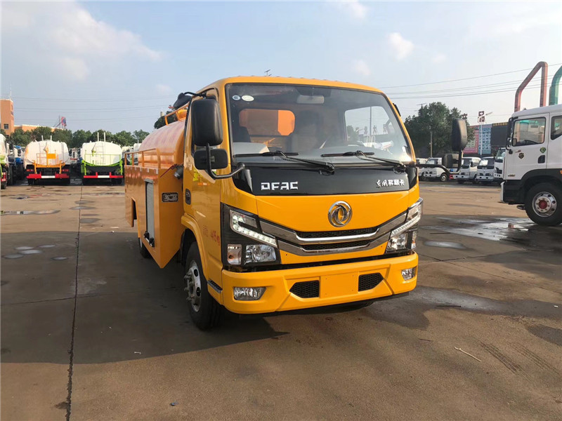 東風(fēng)牌多利卡國六管道疏通車可個性化定制，安全程度高，設(shè)計合理