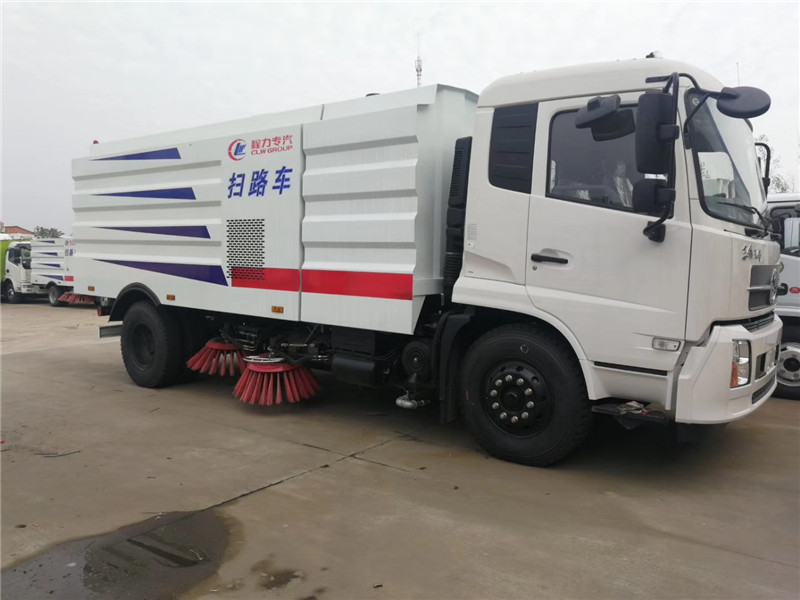 東風(fēng)天錦KS版洗掃車清洗效率高效果好，性價(jià)比極高