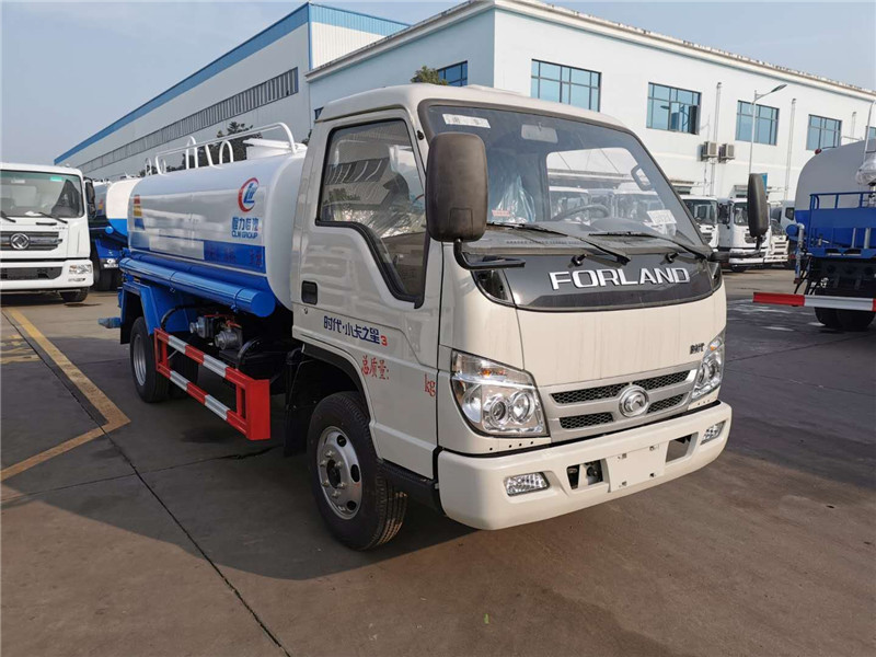 東風(fēng)國六多利卡灑水車采用高壓氣體試漏檢測，強(qiáng)度高，重心穩(wěn)