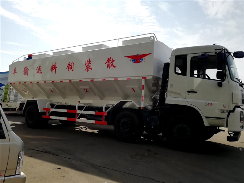 東風(fēng)天龍前四后八散裝飼料運(yùn)輸車(chē)可獨(dú)立控制各分倉(cāng)卸料順序和速度