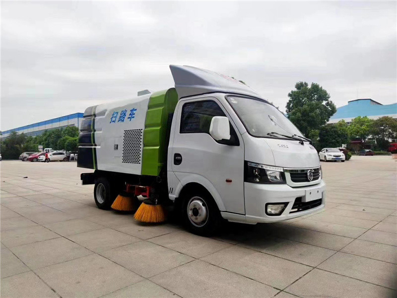 東風(fēng)多利卡國六吸塵車相當(dāng)于30余名清潔工人的勞動效率