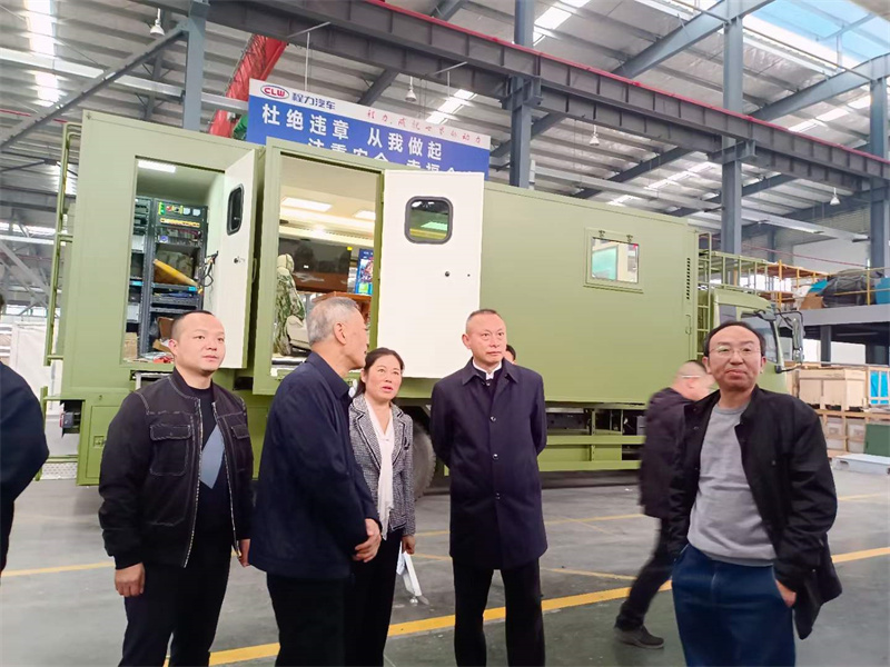 湖北省楚商聯(lián)合會(huì)秘書長(zhǎng)蹇宏等一行嘉賓蒞臨程力集團(tuán)考察調(diào)研專汽及應(yīng)急產(chǎn)業(yè)發(fā)展?fàn)顩r