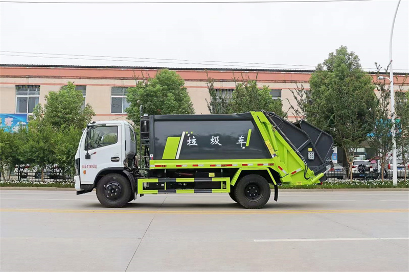 東風(fēng)大福瑞卡8方壓縮式垃圾車(chē)