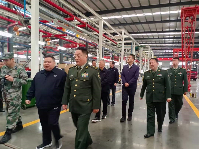 湖北省省委常委、省軍區(qū)政委謝東輝等首長視察應(yīng)急產(chǎn)業(yè)龍頭企業(yè)程力汽車集團
