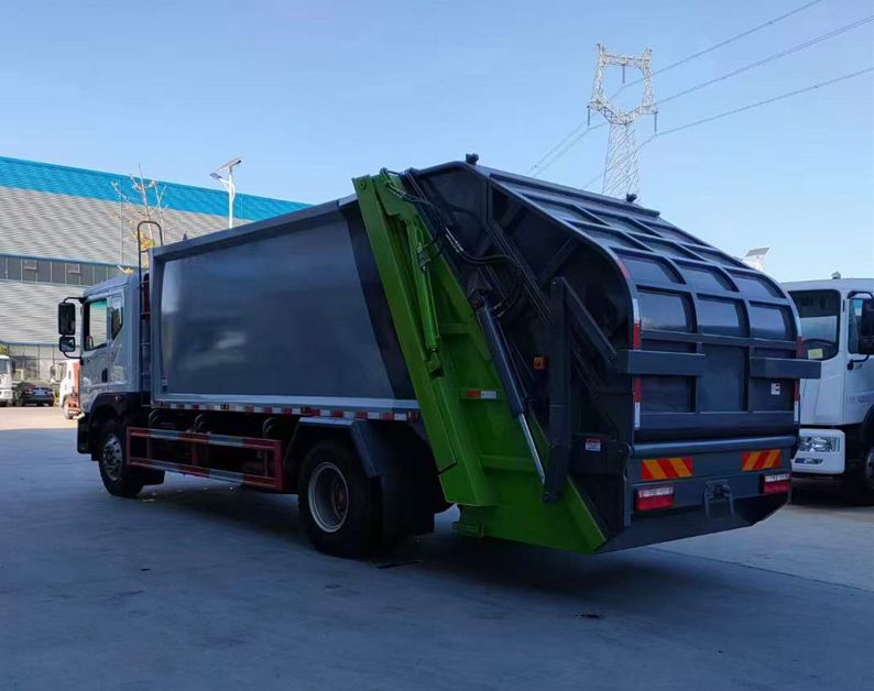 東風(fēng)多利卡D9十八立方壓縮垃圾車(chē)