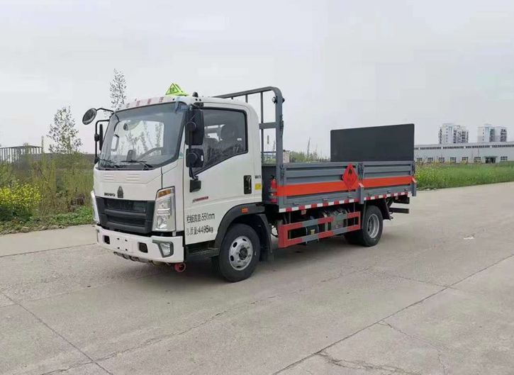 重汽豪沃危險(xiǎn)品氣瓶廂式車