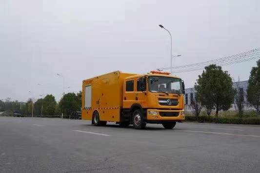 東風(fēng)D9雙排搶險(xiǎn)排水救險(xiǎn)車(chē)