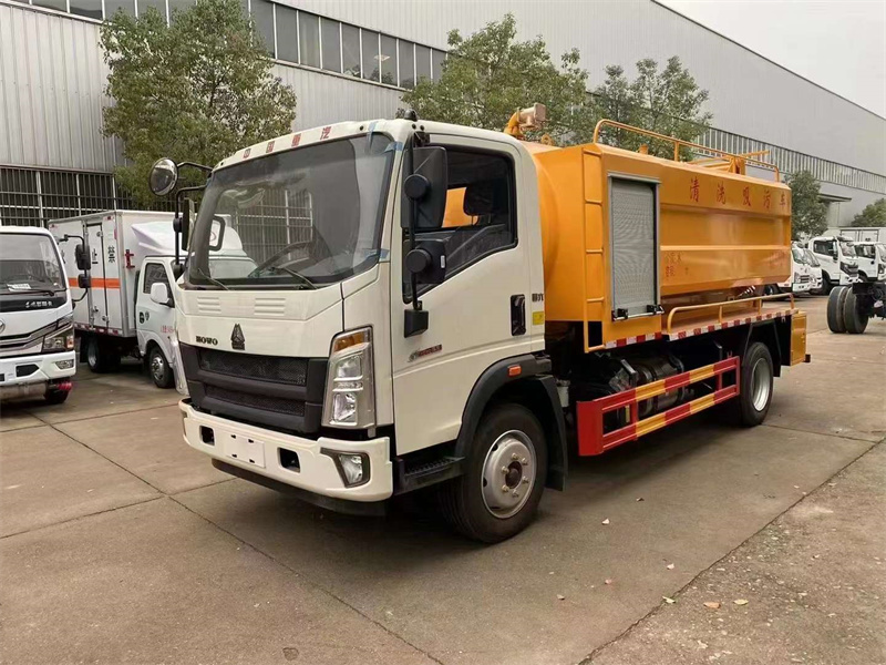 豪沃輕卡、藍(lán)牌清洗吸污車