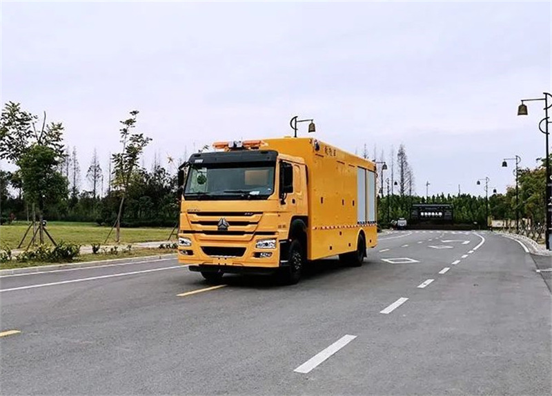 重汽豪沃4000方大流量排水搶險(xiǎn)車(chē)