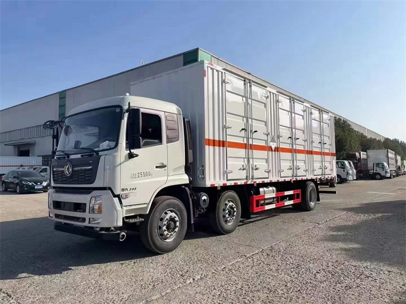 東風(fēng)天錦9米雜項(xiàng)危險(xiǎn)物品廂式運(yùn)輸車