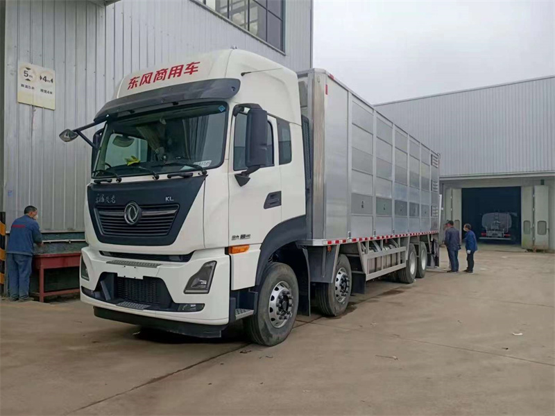 東風(fēng)天龍465倉(cāng)欄式豬車(chē)