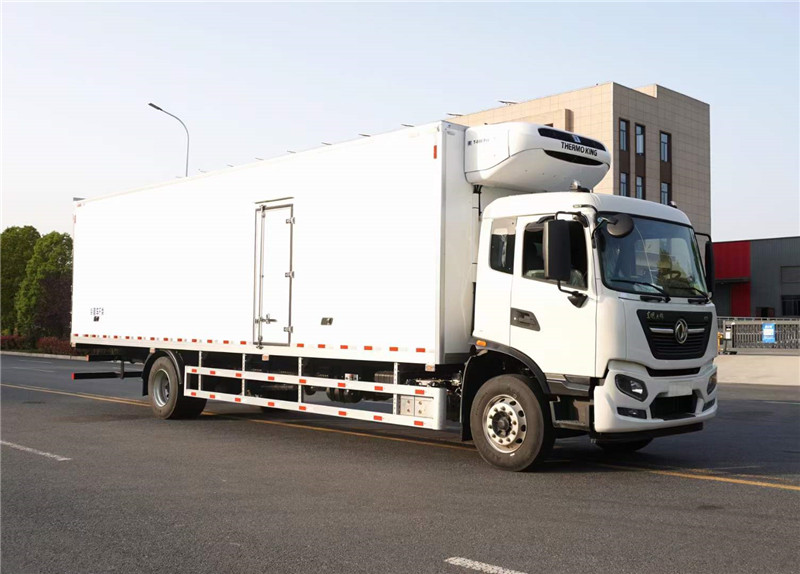 國(guó)六東風(fēng)天錦9.6米冷藏車(chē)