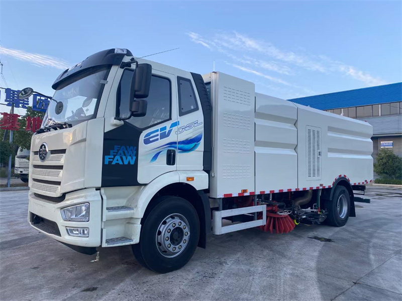 程力解放純電動(dòng)新能源洗掃車(chē)