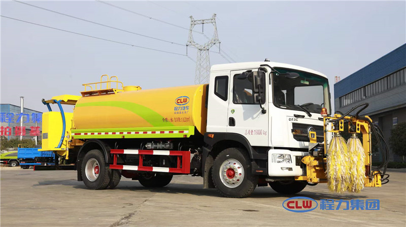 防撞車(chē)、護(hù)欄清洗車(chē)、灑水車(chē)三合一